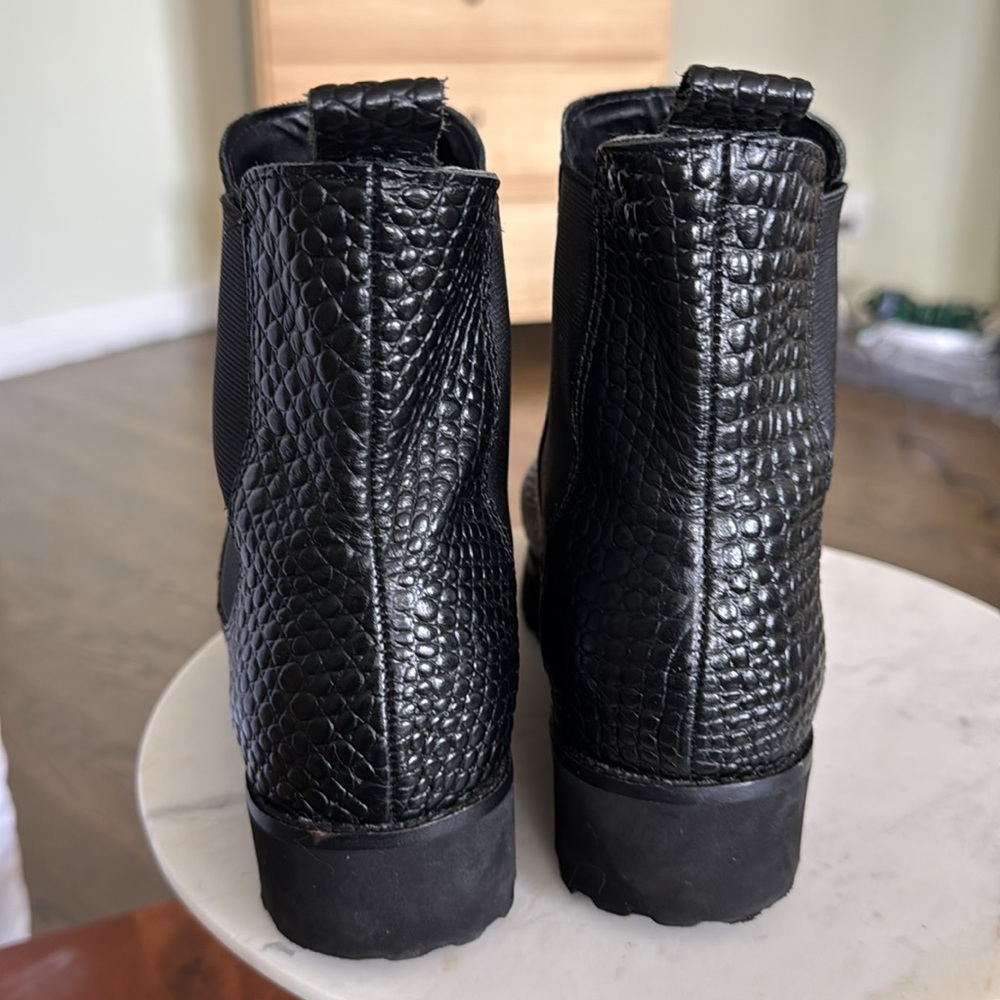 Andres Assous Peggy Boot (Chelsea style) grained leather, featherlight - Picture 3 of 9
